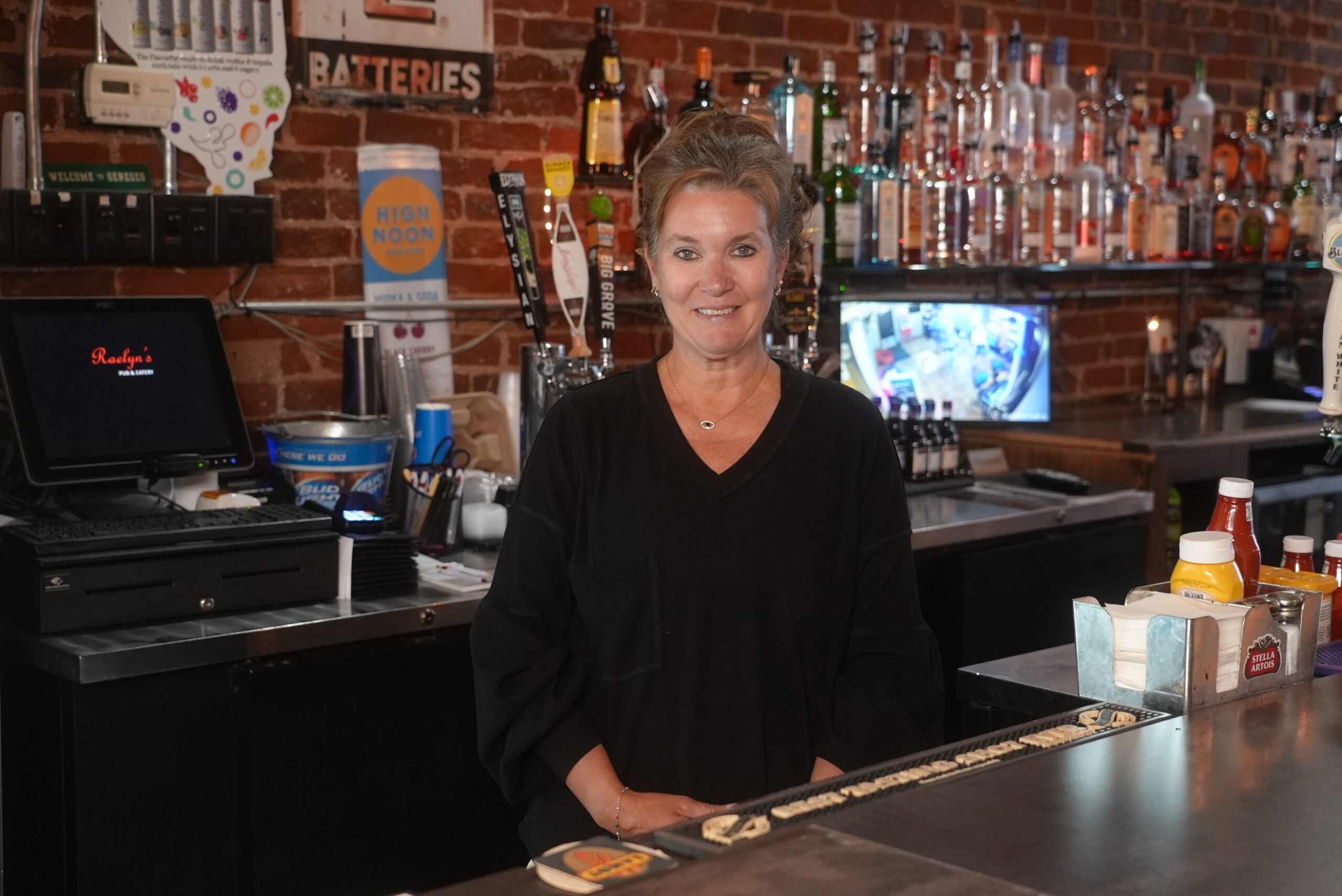 Retail Jobs vs Corporate Jobs: 6 Ways Retail Work Can Redefine Your Career With Raelyn’s Pub & Eatery